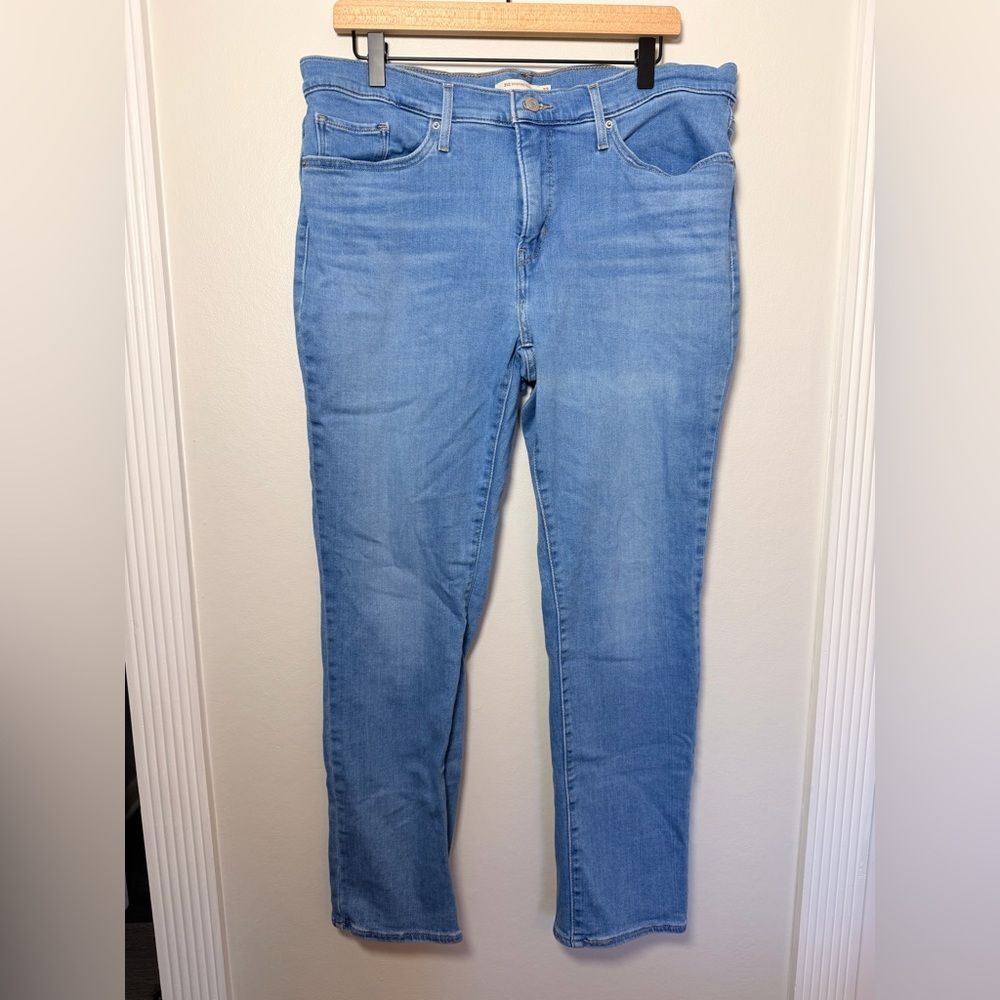 Womens Levi’s 312 Shaping Slim Jeans - Size 33